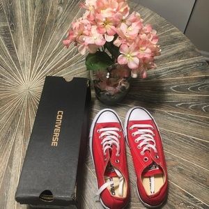 Red low top converse